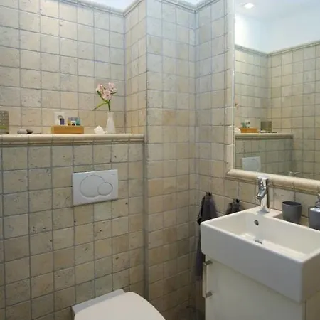 Bed & Breakfast Rue Sade 2*