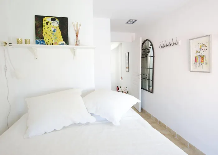 Rue Sade Bed & Breakfast